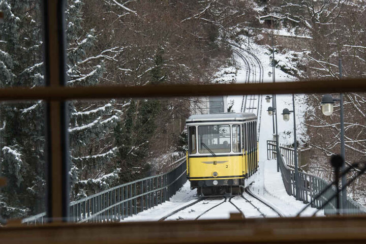 Die Standseilbahn blieb aufgrund des Stromausfalls stecken.