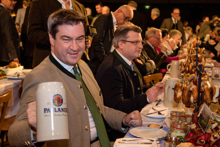 Beim traditionellen Politiker Derblecken auf dem Nockherberg kriegen Politiker ihr Fett weg. (Archiv)