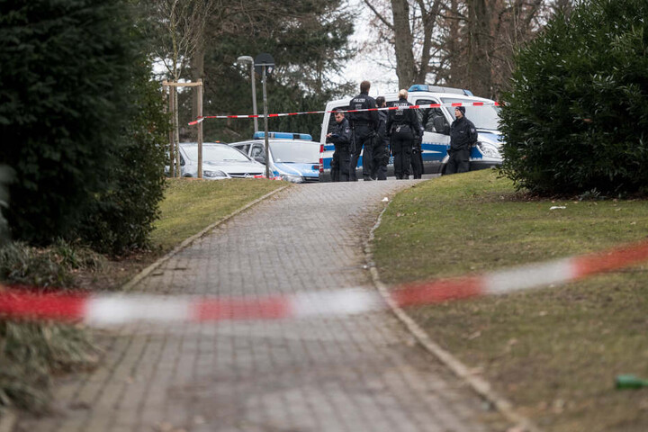 Der Säureangriff auf den 51-Jährigen erfolgte am Sonntag in Haan bei Düsseldorf.