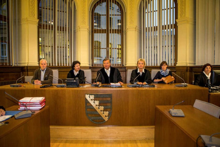 Die 3. Strafkammer unter Vorsitz von Norbert Göbel verurteilte den Kinderschänder zu neun Jahren Haft und ordnete dann Sicherungsverwahrung an.