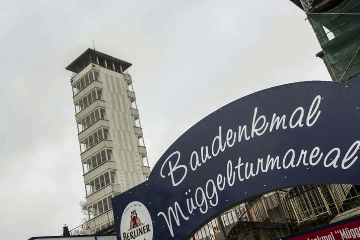 Am Müggelturm wird in diesem Jahr wieder eine Maifeier steigen. Neu ist, dass die Müggelturmbaude wieder eröffnet ist.