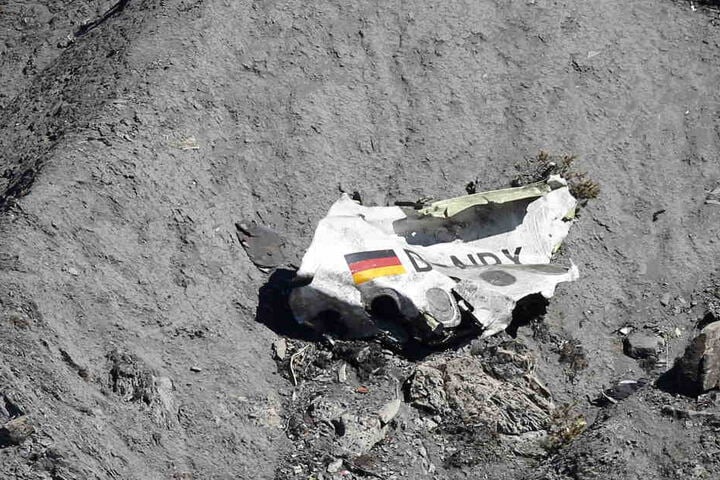 Im März stürzte die Maschine ab, nur Co-Pilot Andreas Lubitz soll dafür verantwortlich sein, doch das glauben einige Angehörige nicht.