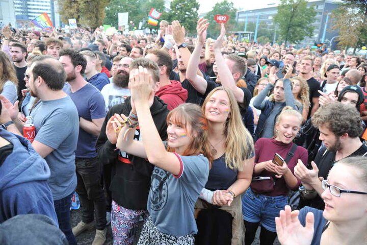 Ausgelassene Stimmung beim Konzert gegen Rechts: #wirsindmehr.