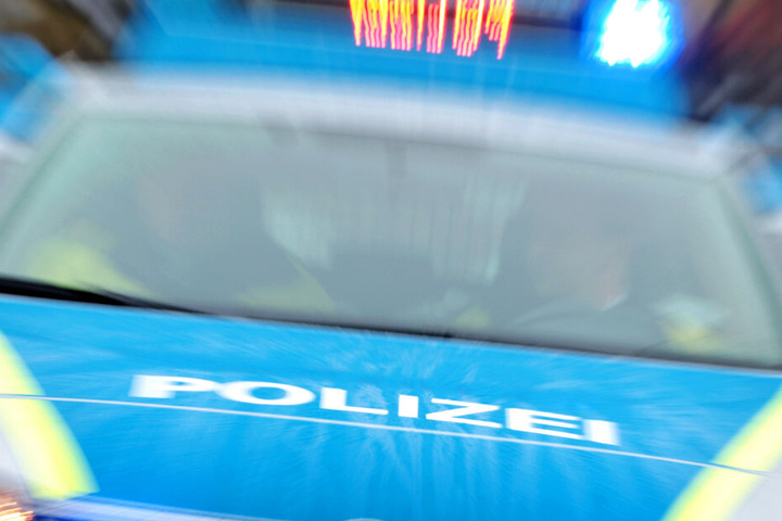 Die Polizei ermittelt und sucht Zeugen (Symbolbild).