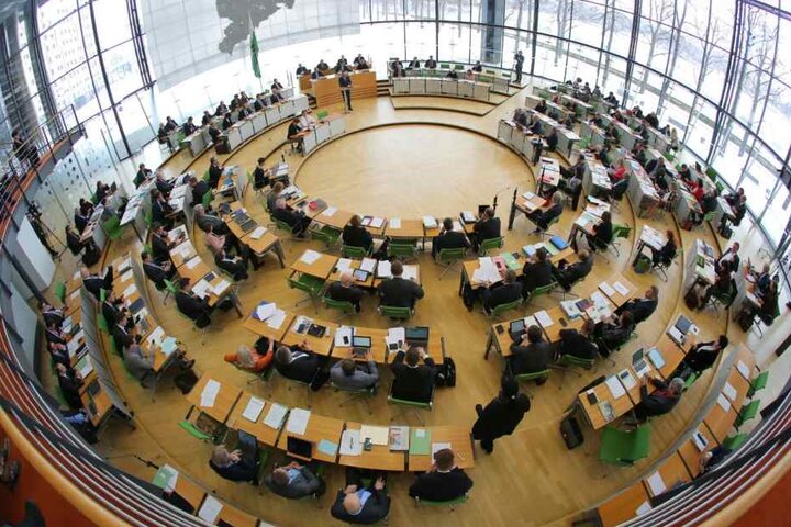 Sachsens Landtag befasste sich am Mittwoch mit dem Bericht der Expertenkommission zum Fall des mutmaßlichen IS-Terroristen Dschaber Al-Bakr.