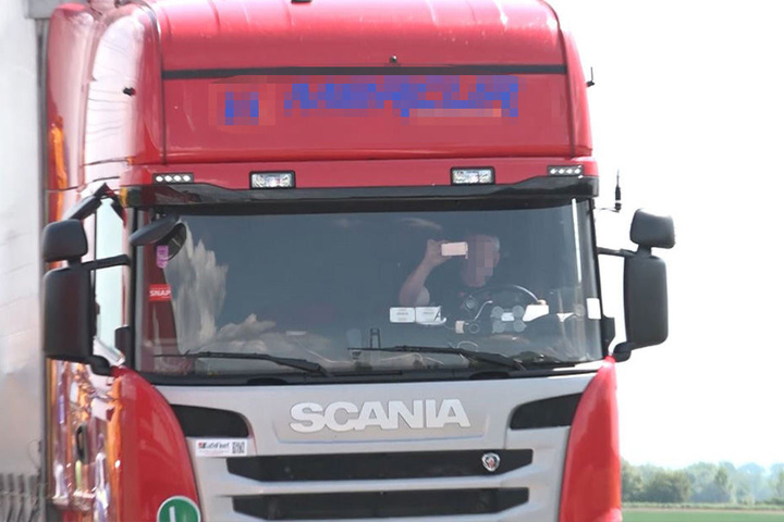 Gaffer haben auf der Autobahn 3 bei Nürnberg mal wieder absolut ohne Rücksicht draufgehalten.