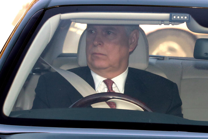 Prinz Andrew auf dem Weg zum Weihnachtsessen der Königin im Buckingham Palast. (Archivbild)