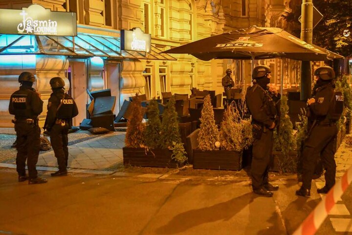 Vor einer Shisha-Bar an der Otto-von-Guericke-Straße soll es in der Nacht zu Dienstag zu einer Schießerei gekommen sein.