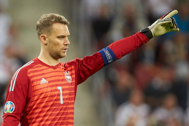 Manuel Neuers Berater hat den derzeitigen Stand beim FC Bayern kritisiert.