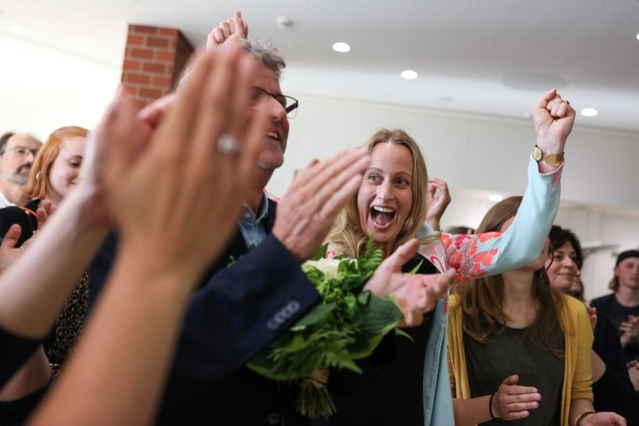 Anna Kebschull von den Grünen (m.) entschied die Stichwahl letzten Endes für sich.