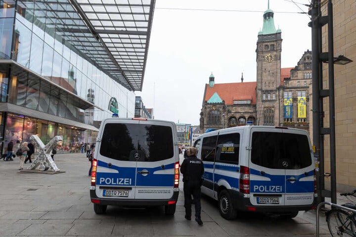 Während des Steinmeier-Besuchs herrschte um das Rathaus herum eine erhöhte Polizeipräsenz. Insgesamt waren 240 Kräfte im Einsatz.