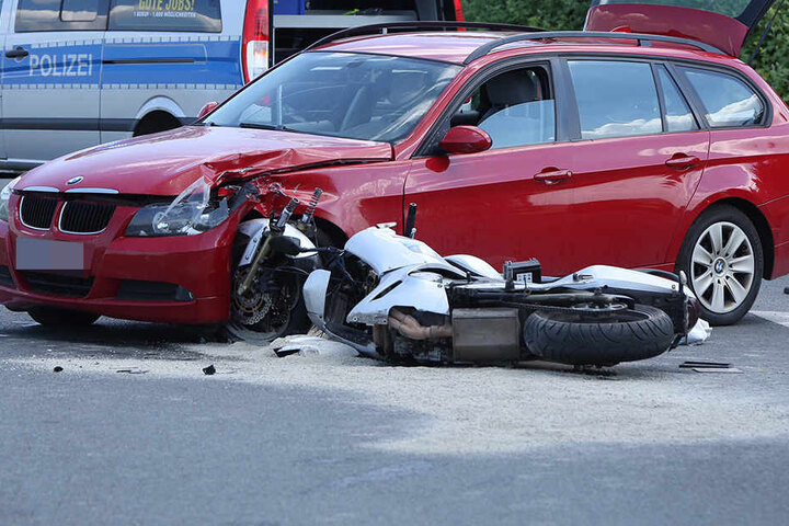 Zum Crash kam es vermutlich wegen eines Vorfahrtsfehlers.