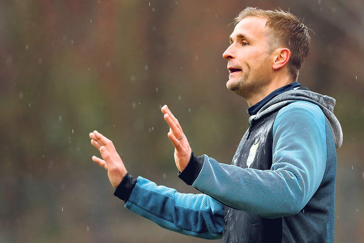 Vor dem Spitzenspiel in Nordhausen hält Trainer David Bergner den Ball flach. Er will von einem vorzeitigen Aufstieg (noch) nichts wissen.