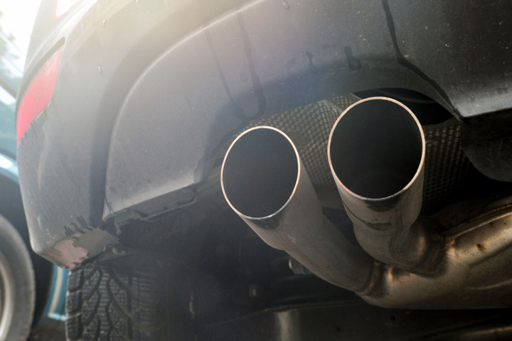 Hat die Automobilbranche bislang genug getan, um abgasarme Wagen anzubieten? 70 Prozent der Befragten sagen nein. (Symbolbild)