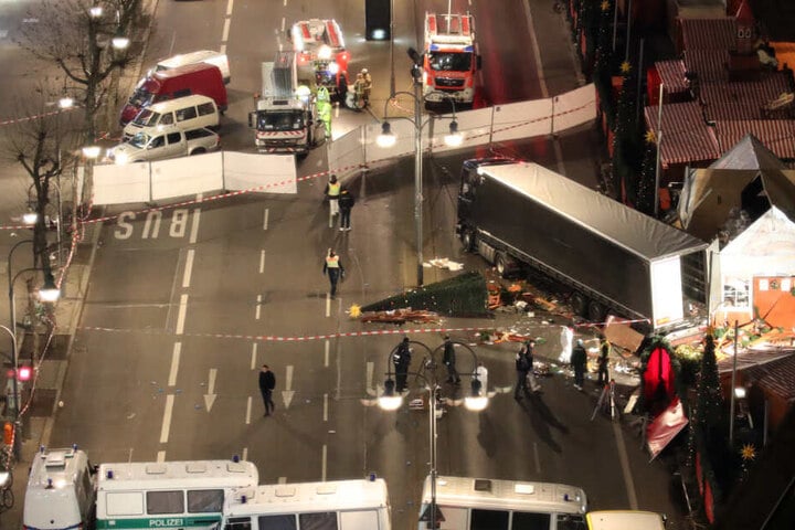 Im Dezember 2016 richtete der Attentäter Amri auf dem Weihnachtsmarkt am Berliner Breitscheidplatz ein Blutbad an. (Archivbild)