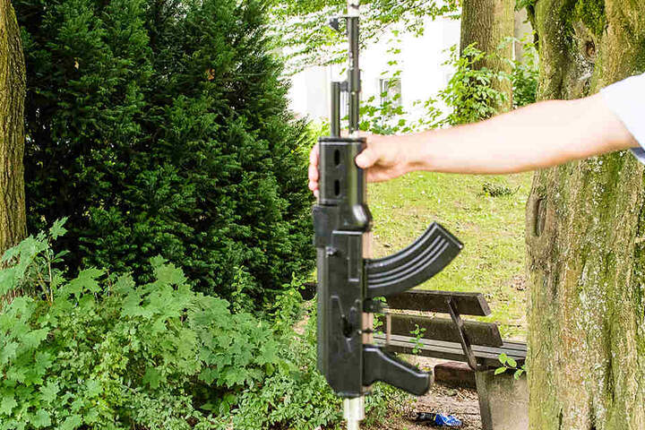 Die AK 47 entpuppte sich als Shisha.
