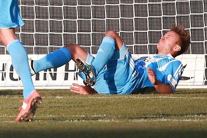 Fabian Stenzel verletzte sich im Spiel gegen Jahn Regensburg.