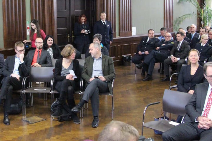 Unter anderem wollten Juliane Nagel (40, Die Linke, Mitte) und Torgaus Oberbürgermeisterin Romina Barth (35, CDU, rechts im Bild) gratulieren.