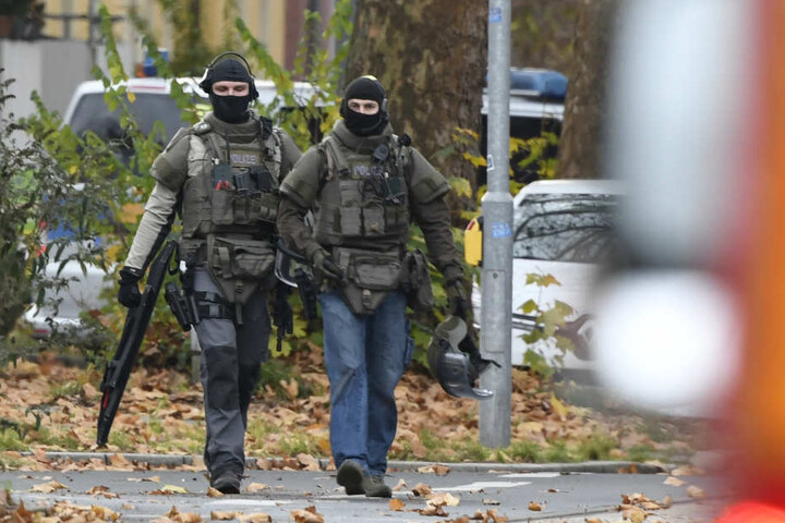 Beamte eines Spezialkommandos beim Einsatz in Bochum.