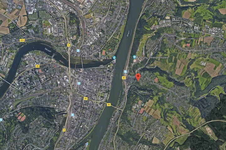 Das ungewöhnliche Trio lief durch den Ehrenbreitstein.