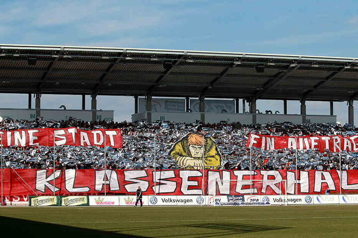 Der Klassenerhalt als Auftrag für ganz Zwickau! Mit ihrer Choreografie leisteten FSV-Fans einen tollen Beitrag.