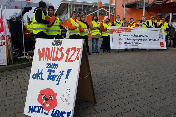 Auf Transparenten taten sie ihrer Forderungen kund.