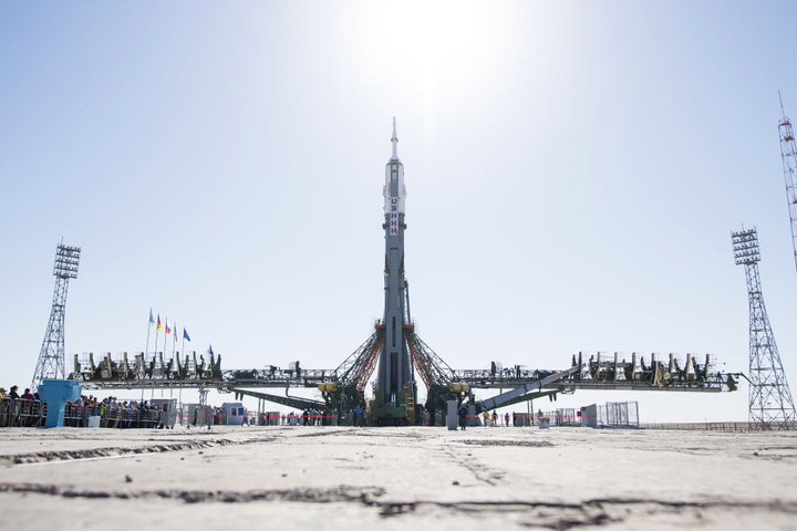Die Startrampe mit der Sojus-Rakete.