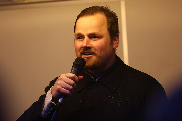 Matthias Scholz (29) trat als JA-Landes-Chef zurück, weil gegen ihn wegen "Sieg Heil!"-Rufen in einer Cocktailbar ermittelt wurde. Laut Scholz wurde das Verfahren eingestellt.