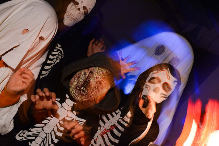 Kinder bekommen im 1 Stralau ihre eigene Halloween-Party mit Hüpfburg und tollen Mitmachaktionen. (Symbolbild)