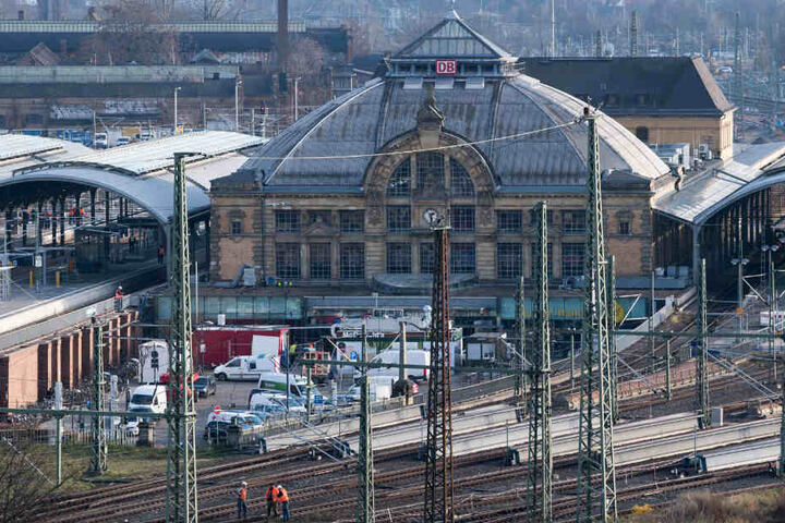Der Hauptbahnhof in Halle (Saale) wird seit Jahren für hunderte Millionen Euro umgebaut.