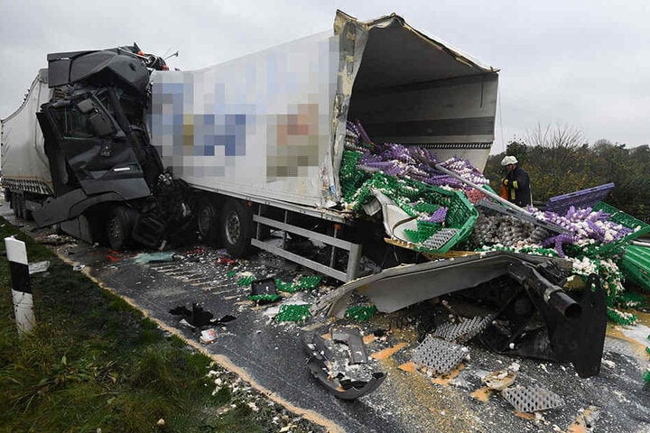 Ein Truck war mit tausenden Eiern beladen.