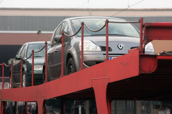 Die Gäste können ihr Auto auf den Zug laden.