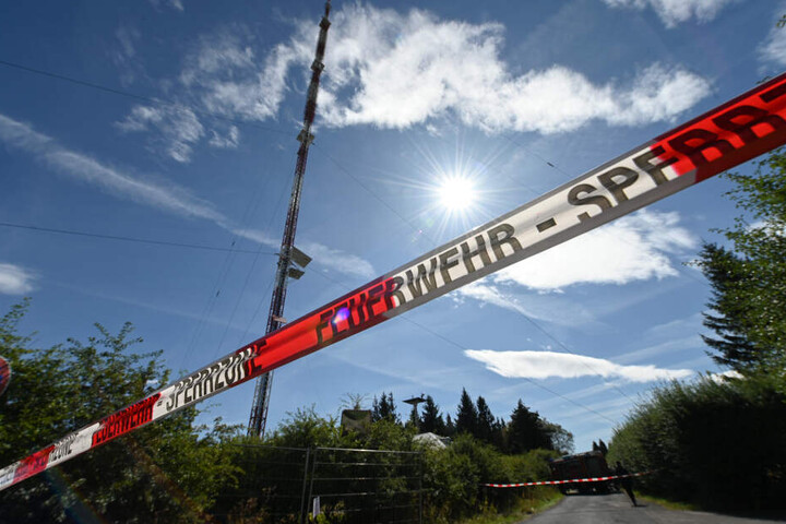 Die Polizei sperrte den Bereich rund um den Sendeturm auf dem Hohen Meißner.
