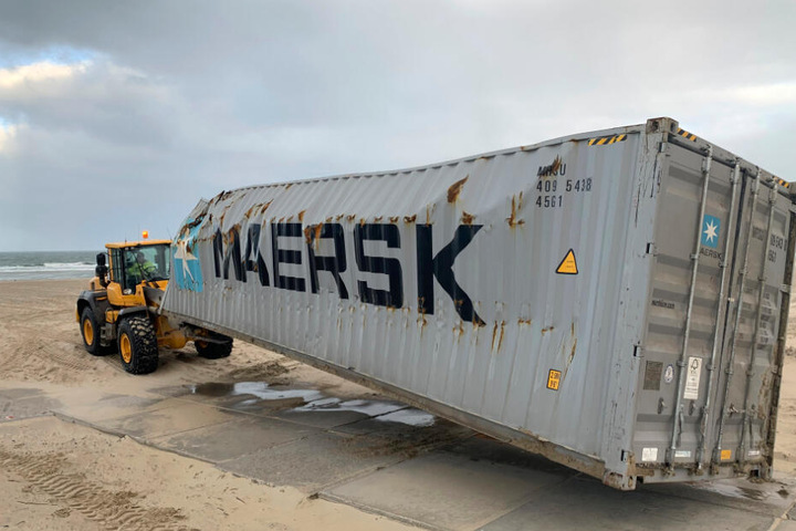 Zahlreiche Container wurden an die Strände der Nordsee gespült.