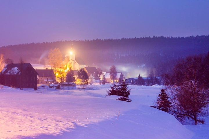In Marienberg-Kuehnhaide (721m) wurden am Montagmorgen eisige minus 22 Grad gemessen.