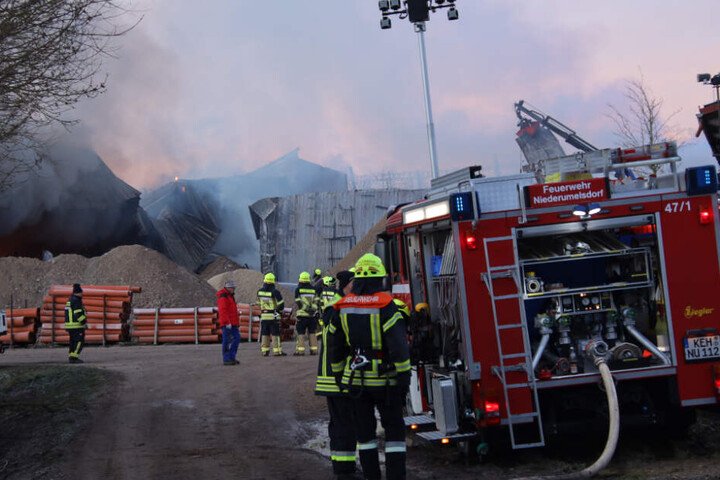 Die Lagerhalle brannte vollständig nieder.
