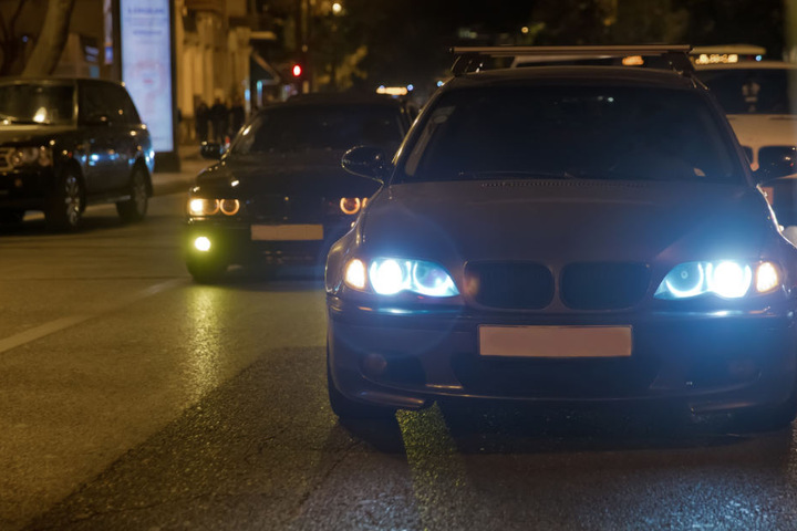 Kopf an Kopf waren die beiden Raser auf der Münsterstraße unterwegs. (Symbolbild)