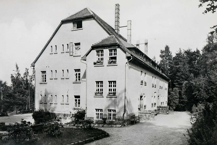 Als die Jugendherberge noch in Betrieb war, verbrachten Schulgruppen hier regelmäßig lustige Tage - sommers wie winters.