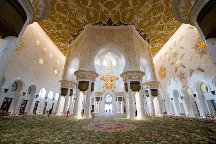 Die Scheich-Zayid-Moschee von Innen.