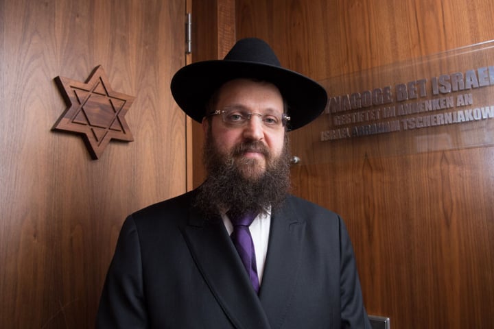 Der Rabbiner Yehuda Teichtal war Ende Juli in Begleitung eines seiner Kinder von zwei Männern auf Arabisch beschimpft und bespuckt worden.
