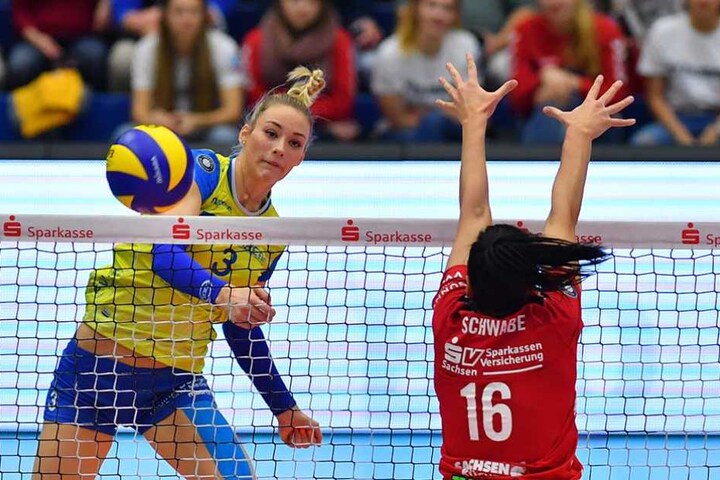 Die Ex-Dresdnerin Louisa Lippmann (li.) war die überragende Spielerin auf dem Parkett, konnte die Schweriner Niederlage nicht verhindern.