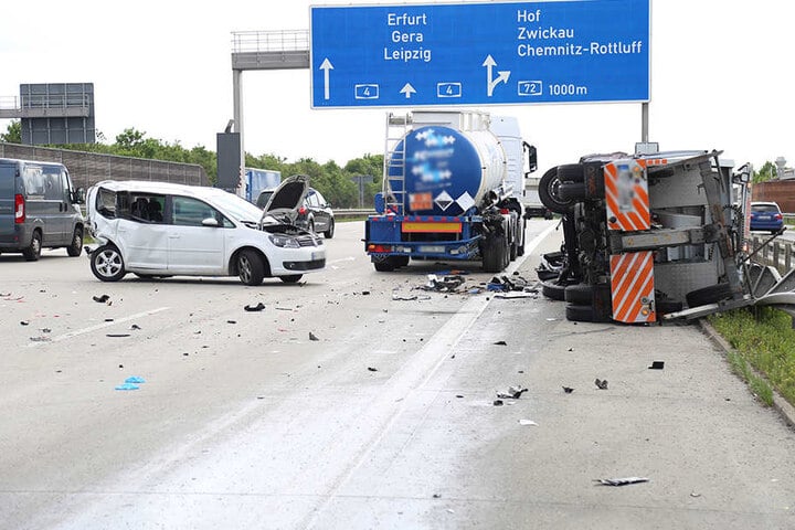 Transporter, Tanklaster und ein VW kollidierten auf der A4 am Mittwochnachmittag.