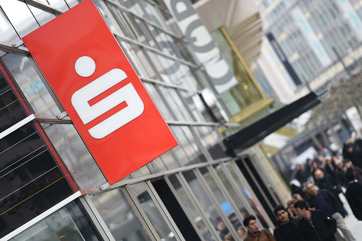 Die Sparkasse darf die Konten der Bewegung nicht einfach so einfrieren.