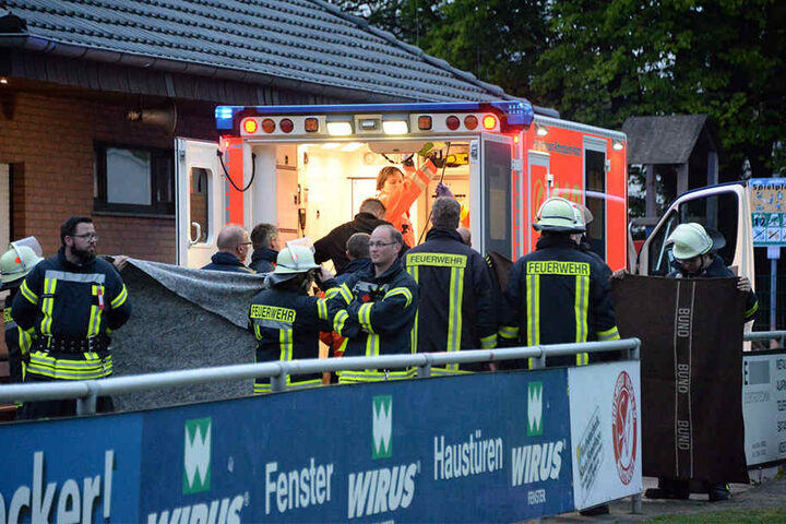 Die schwer verletzte Frau wurde zuerst von einem Notarzt behandelt.