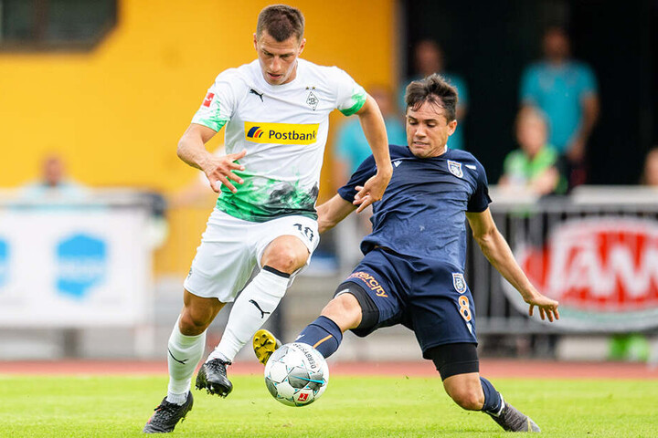 Stefan Lainer (l.) kam für zwölf Millionen Euro von Red Bull Salzburg.