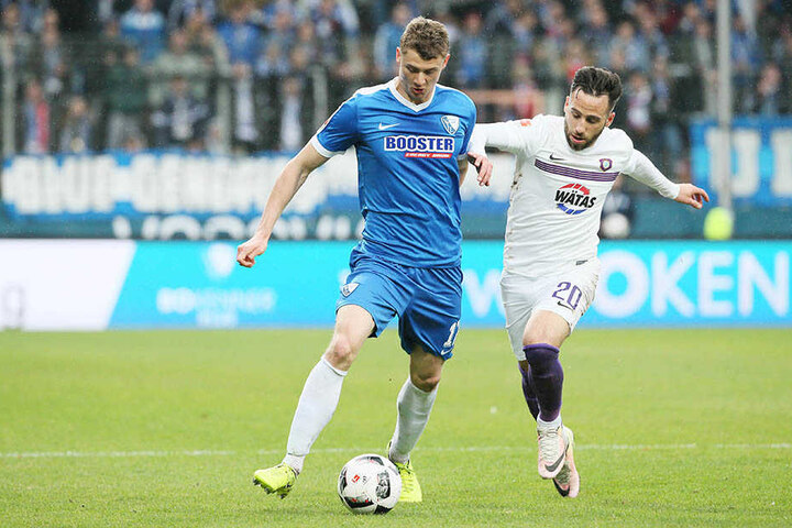 Pawel Dawidowicz (l., Bochum) und Calogero Rizzuto (Aue)