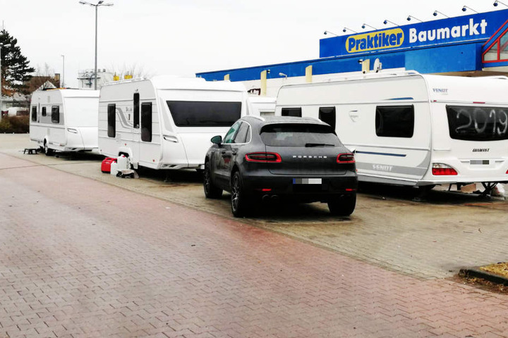 Mit Notstromaggregaten erzeugen die Familien Strom und Wärme.