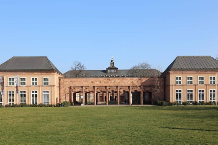 Übergang vom Expressionismus in die Bauhauszeit: das Grassi in Leipzig.