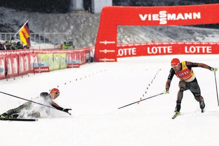 Die dritte Pleite im Endspurtkassierte Frenzel (l.) gegen Rydzek bei der Olympia-Generalprobe in Pyeongchang.