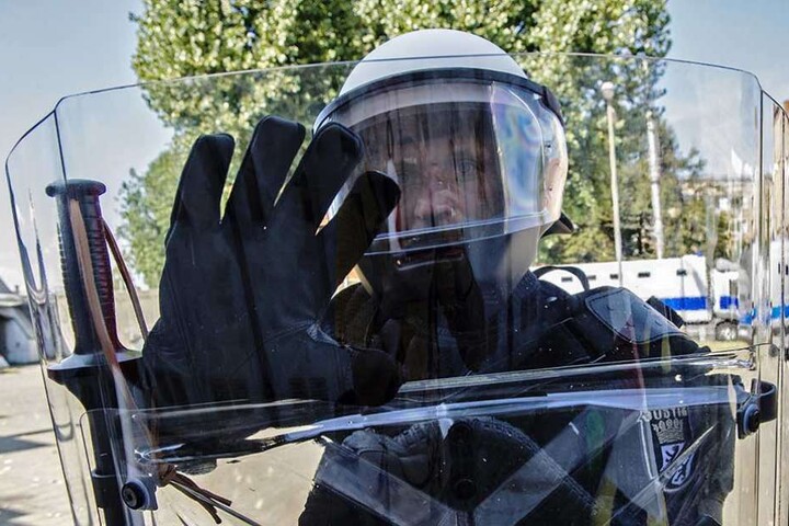 Die Schutzausrüstung für die Bediensteten der Justizvollzugsanstalten.